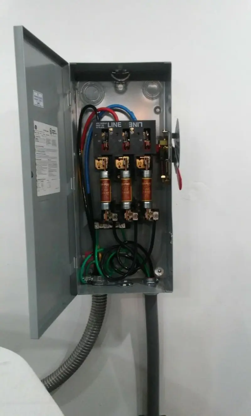 Three-phase disconnect switch installed for Smoke Detector Installation in Coolidge